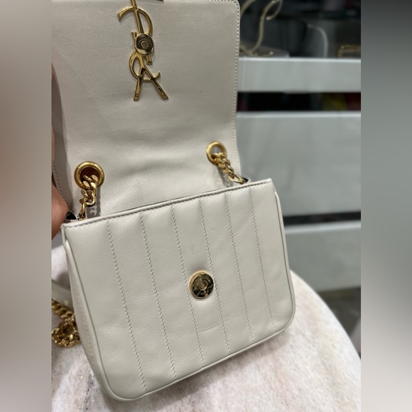 Saint Laurent Vicky Monogram YSL
Small Bag Size: 6.9" w × 5.9" h x 2.8" d I - Picture 8 of 12